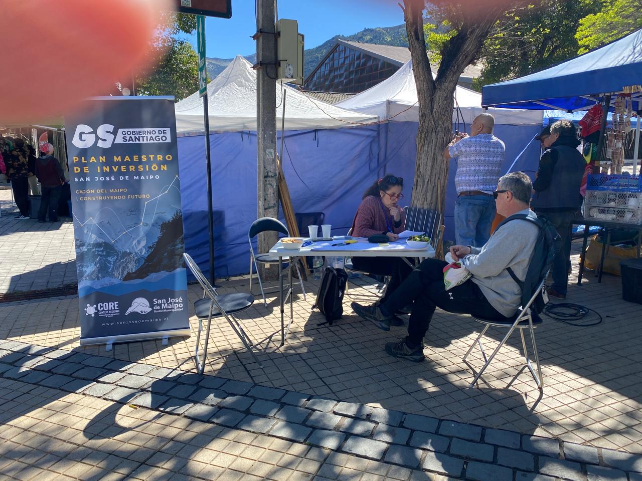 Vecinos de San José de Maipo participaron en una encuesta ciudadana para aportar ideas sobre el futuro de la comuna. 